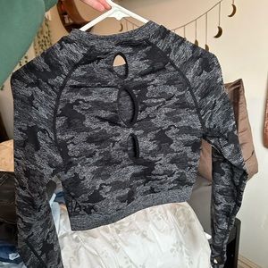 Black camo long sleeve crop top!